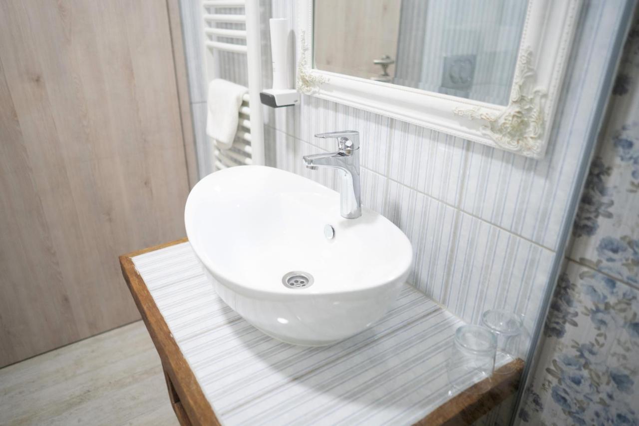 Pajta Apartman Es Vendeghaz ตาตา ภายนอก รูปภาพ