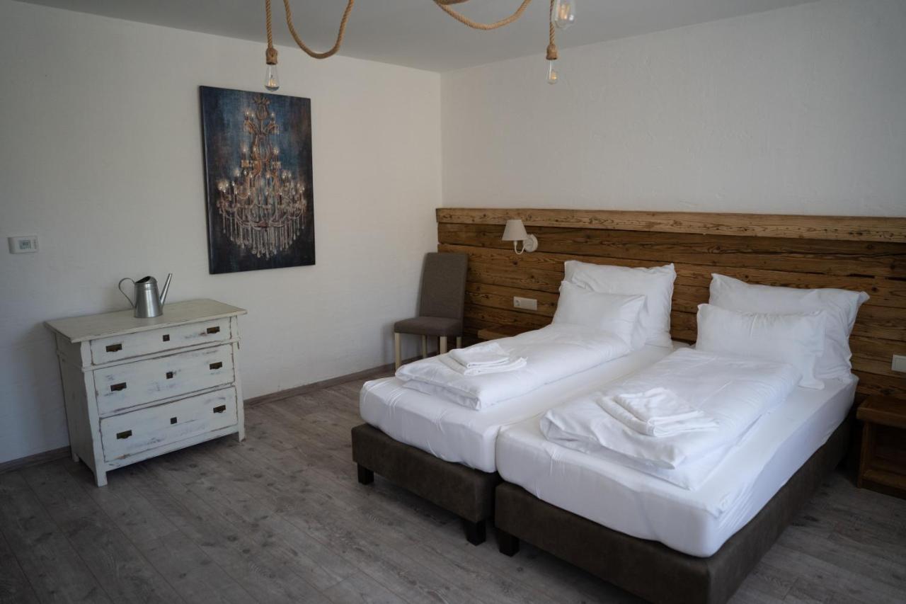 Pajta Apartman Es Vendeghaz ตาตา ภายนอก รูปภาพ