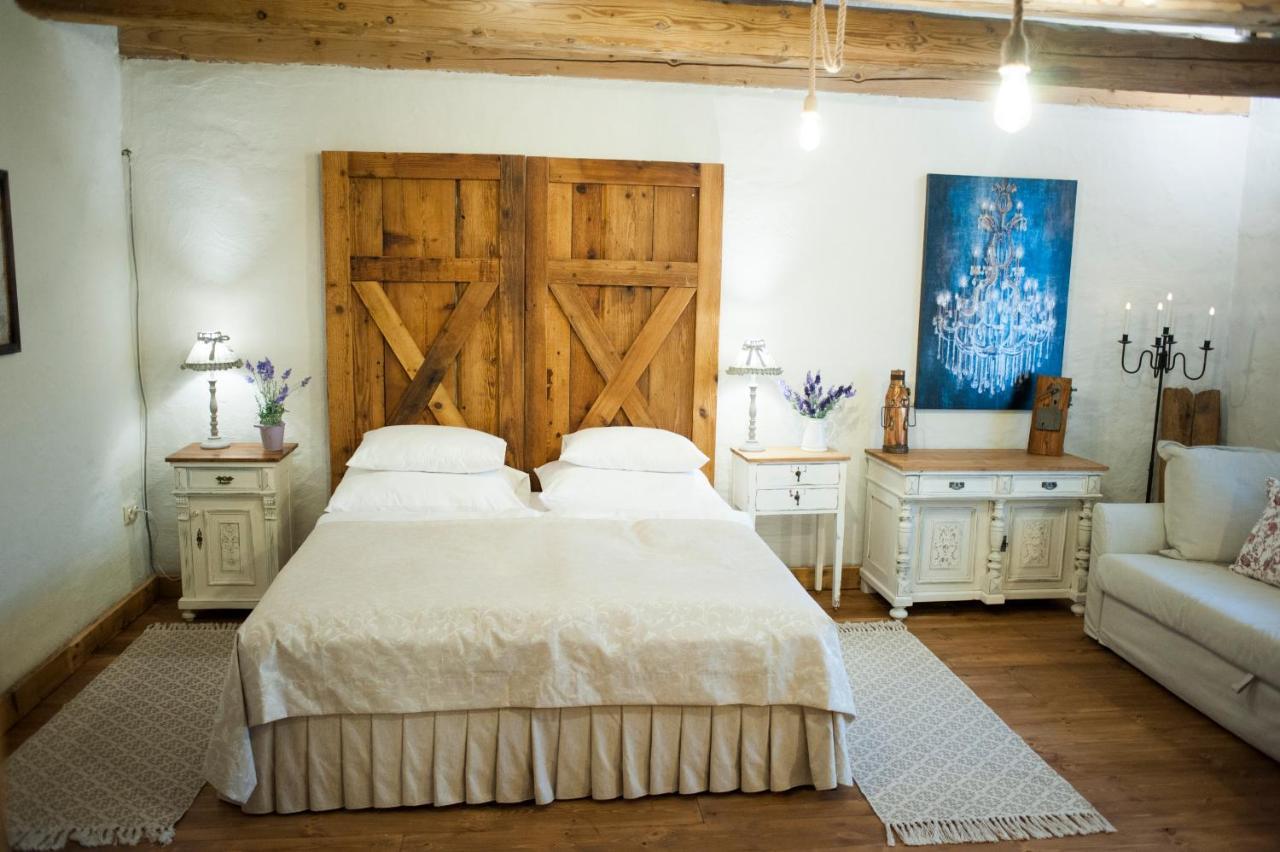 Pajta Apartman Es Vendeghaz ตาตา ภายนอก รูปภาพ