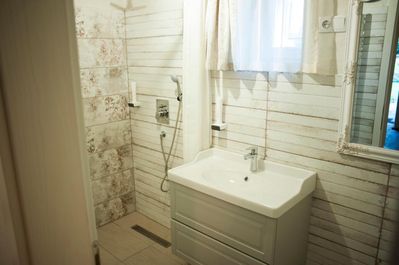 Pajta Apartman Es Vendeghaz ตาตา ภายนอก รูปภาพ