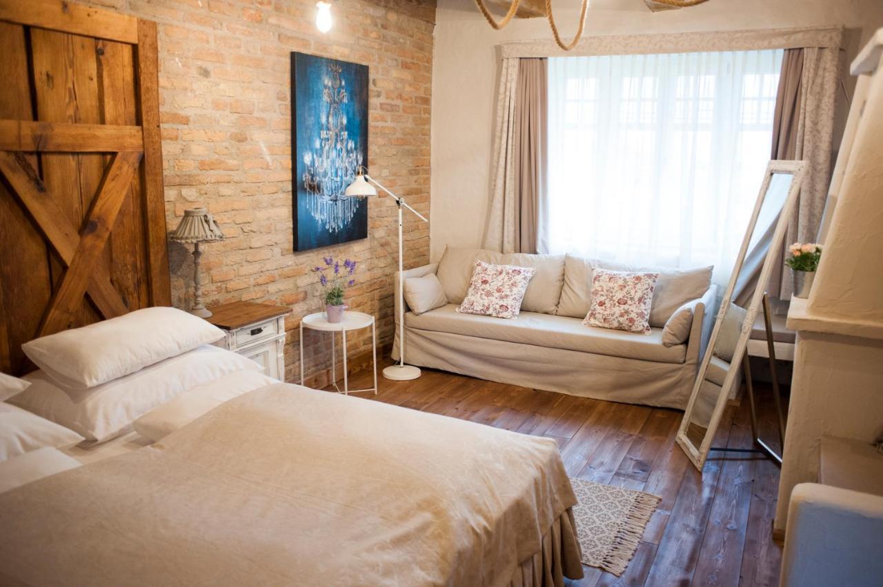 Pajta Apartman Es Vendeghaz ตาตา ภายนอก รูปภาพ