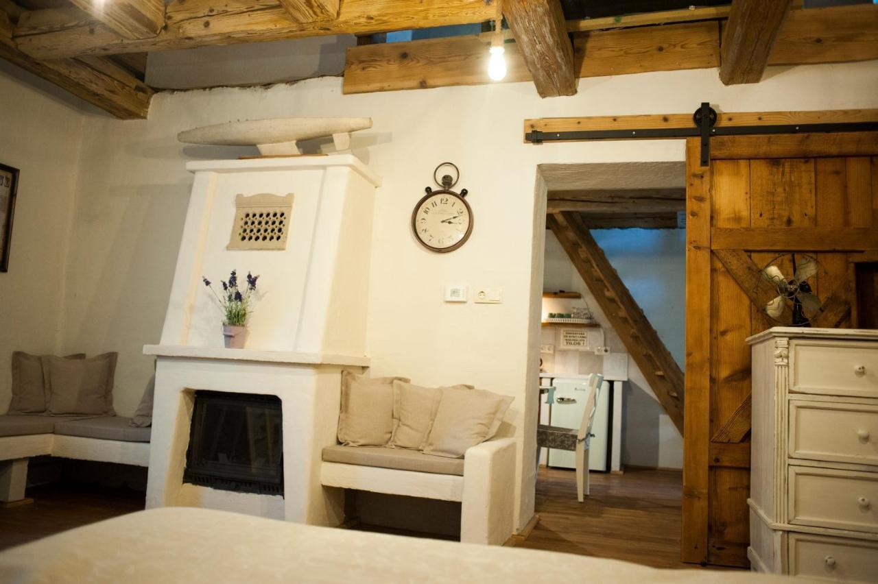 Pajta Apartman Es Vendeghaz ตาตา ภายนอก รูปภาพ